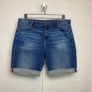 Tommy Hilfiger Womenʻs Plus Size 5 Pocket Stretch Cuffed Hem Denim Shorts 16